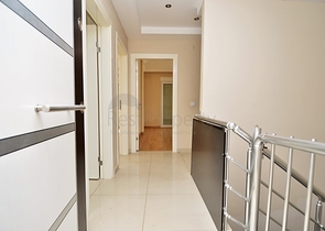 شقة واسعة بخمس غرف نوم في كاستل / الانيا 