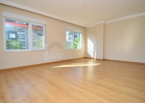 شقة واسعة بخمس غرف نوم في كاستل / الانيا 