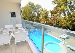 في احضان الطبيعة - شقة غرفة نوم وصالة ضمن مجمع حديث 