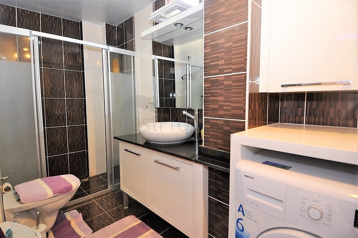 شقة بغرفتي نوم وصالة في ألانيا / كاستل 