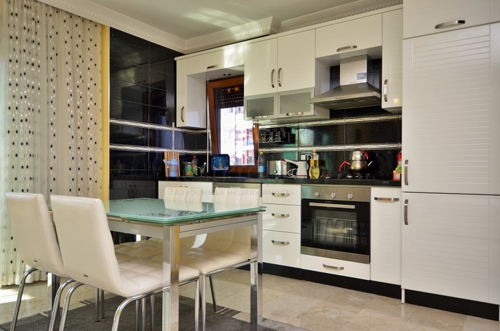 شقة بغرفتي نوم وصالة في الانيا / توسمور 