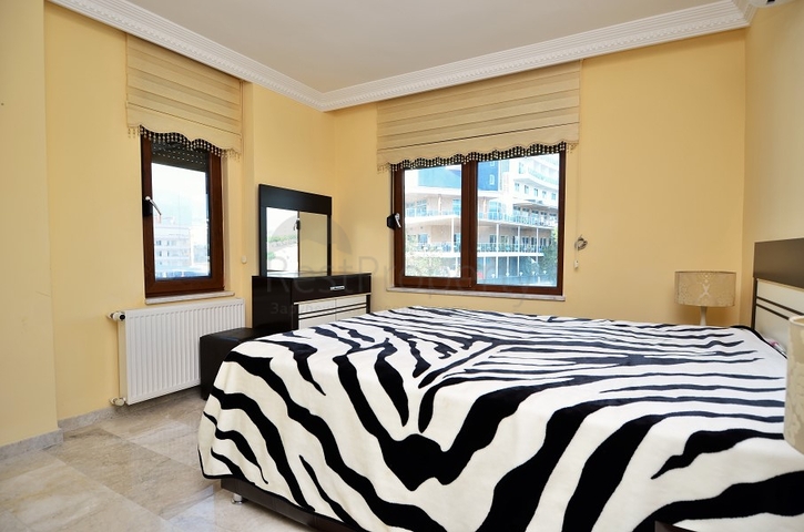 شقة بغرفتي نوم وصالة في الانيا / توسمور 