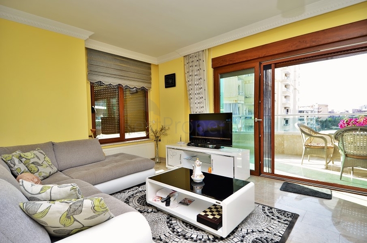 شقة بغرفتي نوم وصالة في الانيا / توسمور 