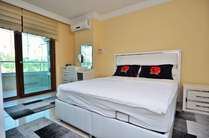 شقة بغرفتي نوم وصالة في الانيا / توسمور 