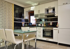 شقة بغرفتي نوم وصالة في الانيا / توسمور 