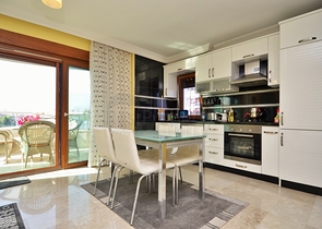 شقة بغرفتي نوم وصالة في الانيا / توسمور 