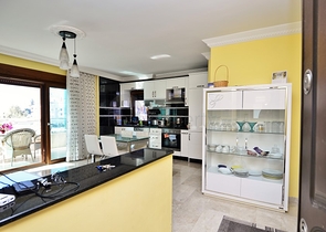 شقة بغرفتي نوم وصالة في الانيا / توسمور 