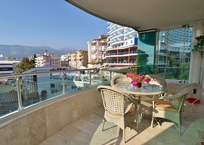 شقة بغرفتي نوم وصالة في الانيا / توسمور 