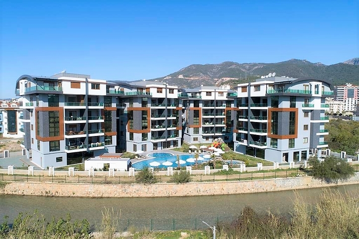 شقق عائلية واسعة ضمن مجمع سكني خمس نجوم في اوبا / الانيا 