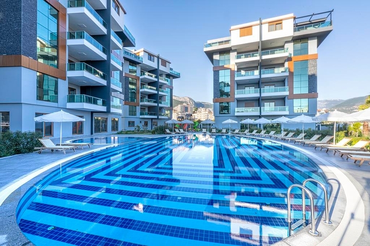 شقق عائلية واسعة ضمن مجمع سكني خمس نجوم في اوبا / الانيا 