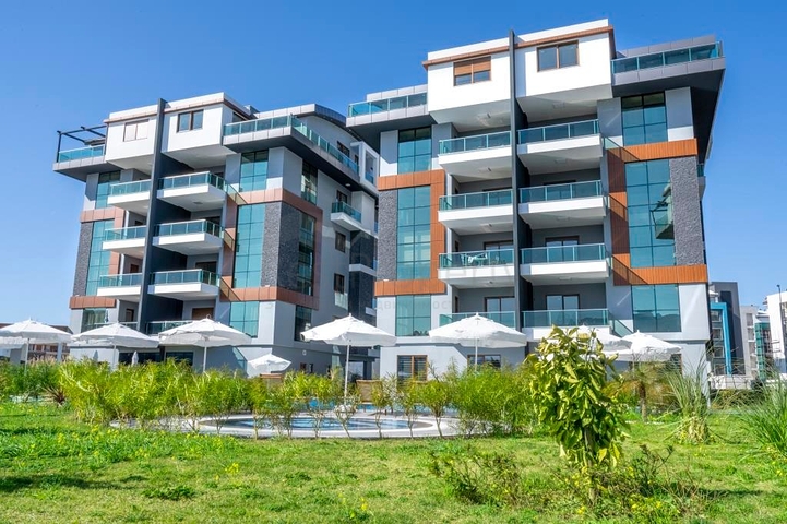 شقق عائلية واسعة ضمن مجمع سكني خمس نجوم في اوبا / الانيا 