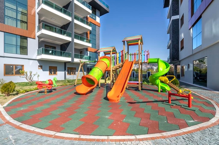 شقق عائلية واسعة ضمن مجمع سكني خمس نجوم في اوبا / الانيا 