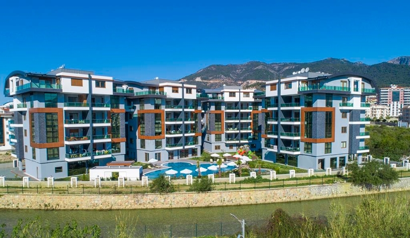 شقق عائلية واسعة ضمن مجمع سكني خمس نجوم في اوبا / الانيا 