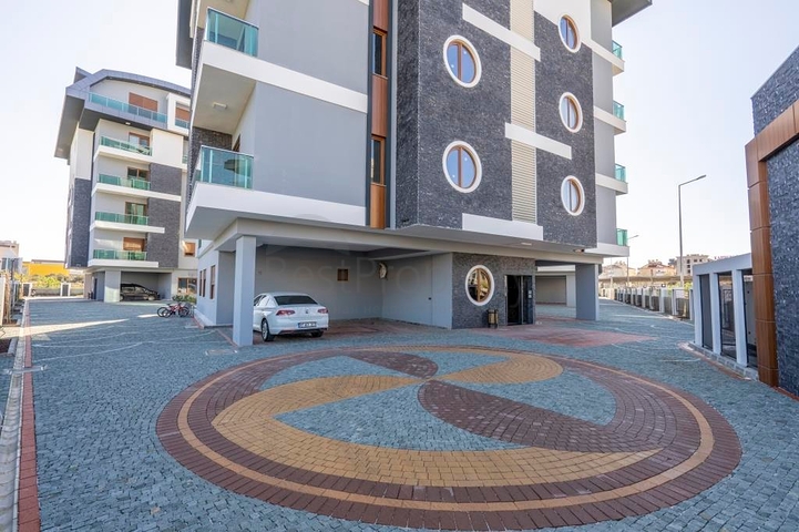 شقق عائلية واسعة ضمن مجمع سكني خمس نجوم في اوبا / الانيا 