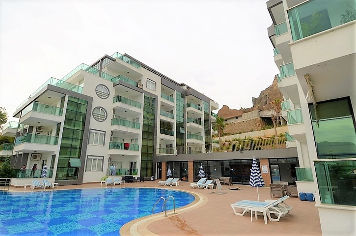 شقة بثلاث غرف نوم في كاستيل / الانيا باطلالات جبلية مميزة