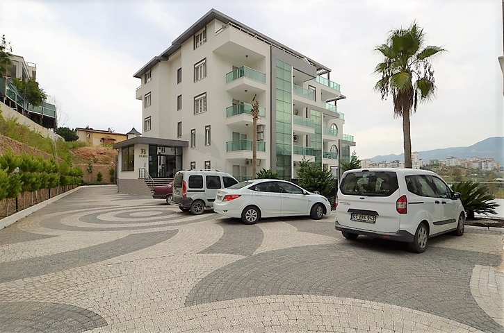 شقة بثلاث غرف نوم في كاستيل / الانيا باطلالات جبلية مميزة