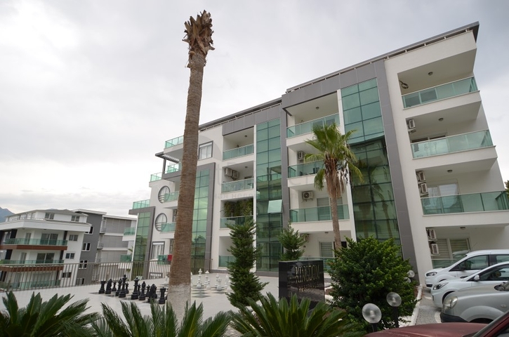 شقة بثلاث غرف نوم في كاستيل / الانيا باطلالات جبلية مميزة