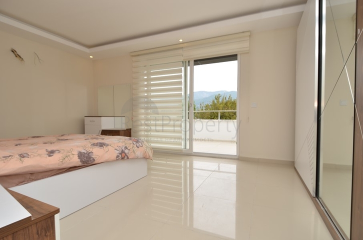 شقة بثلاث غرف نوم في كاستيل / الانيا باطلالات جبلية مميزة