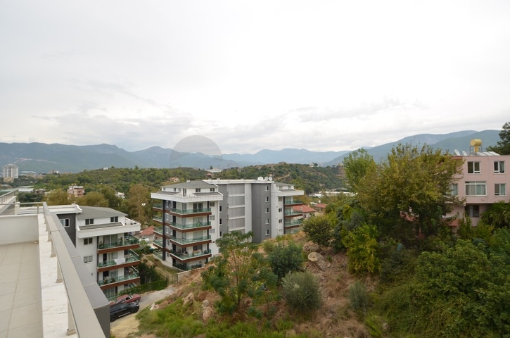 شقة بثلاث غرف نوم في كاستيل / الانيا باطلالات جبلية مميزة