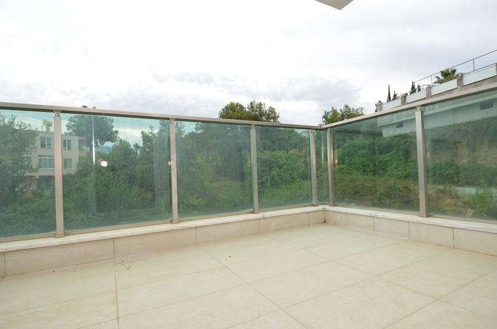 شقة بثلاث غرف نوم في كاستيل / الانيا باطلالات جبلية مميزة