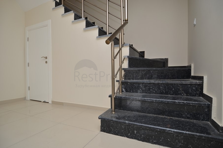 شقة بثلاث غرف نوم في كاستيل / الانيا باطلالات جبلية مميزة