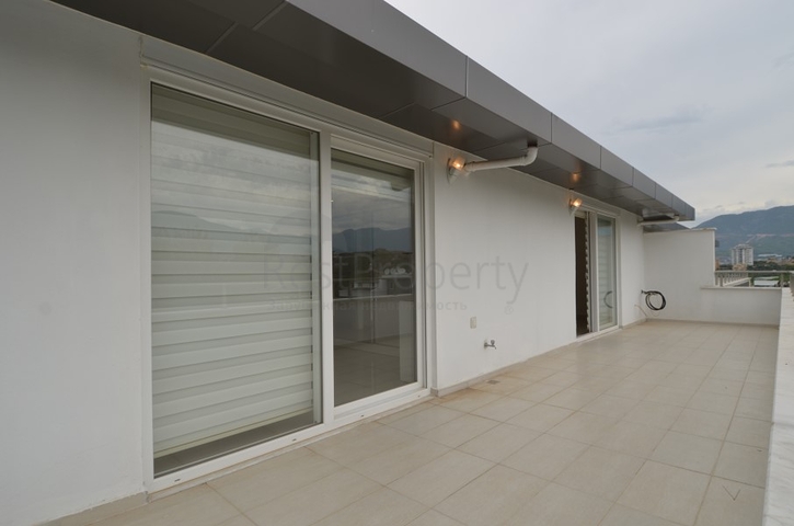 شقة بثلاث غرف نوم في كاستيل / الانيا باطلالات جبلية مميزة