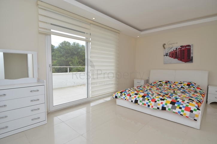 شقة بثلاث غرف نوم في كاستيل / الانيا باطلالات جبلية مميزة