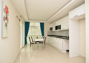 شقة بثلاث غرف نوم في كاستيل / الانيا باطلالات جبلية مميزة