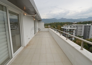 شقة بثلاث غرف نوم في كاستيل / الانيا باطلالات جبلية مميزة