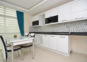 شقة بثلاث غرف نوم في كاستيل / الانيا باطلالات جبلية مميزة