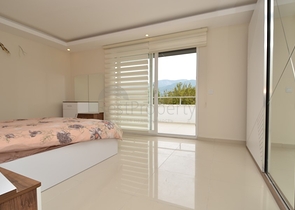 شقة بثلاث غرف نوم في كاستيل / الانيا باطلالات جبلية مميزة