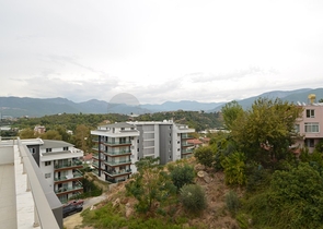 شقة بثلاث غرف نوم في كاستيل / الانيا باطلالات جبلية مميزة