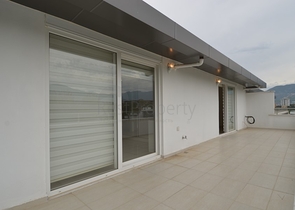 شقة بثلاث غرف نوم في كاستيل / الانيا باطلالات جبلية مميزة