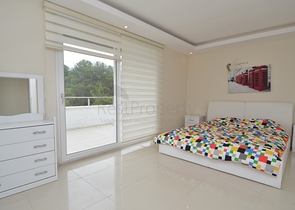 شقة بثلاث غرف نوم في كاستيل / الانيا باطلالات جبلية مميزة