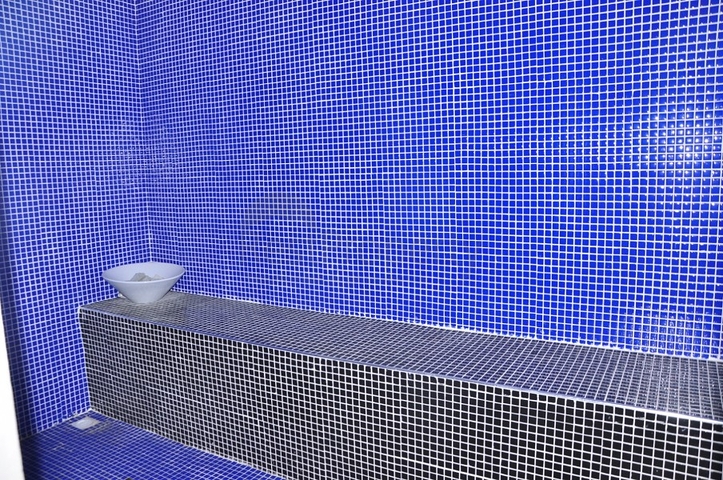 غرفة نوم وصالة مفروضة ضمن مجمع حديث في مهموتلار 