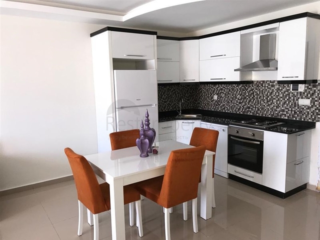 غرفة نوم وصالة مفروضة ضمن مجمع حديث في مهموتلار 