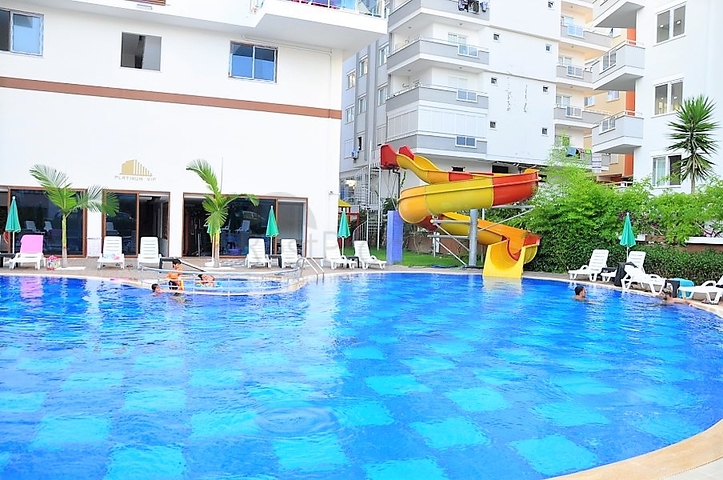 غرفة نوم وصالة مفروضة ضمن مجمع حديث في مهموتلار 