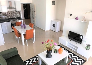 غرفة نوم وصالة مفروضة ضمن مجمع حديث في مهموتلار 