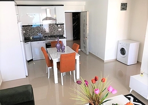 غرفة نوم وصالة مفروضة ضمن مجمع حديث في مهموتلار 