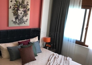 غرفة نوم وصالة مفروضة ضمن مجمع حديث في مهموتلار 