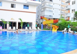 غرفة نوم وصالة مفروضة ضمن مجمع حديث في مهموتلار 