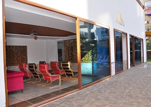 غرفة نوم وصالة مفروضة ضمن مجمع حديث في مهموتلار 