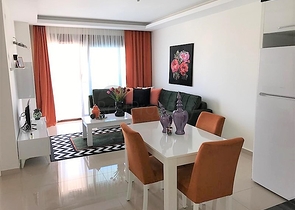 غرفة نوم وصالة مفروضة ضمن مجمع حديث في مهموتلار 