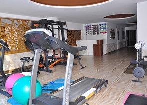 غرفة نوم وصالة مفروضة ضمن مجمع حديث في مهموتلار 