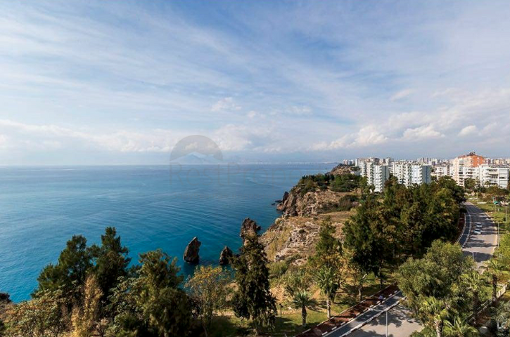 شقة 3 + 1 مطلة على البحر في وسط لارا أنطاليا