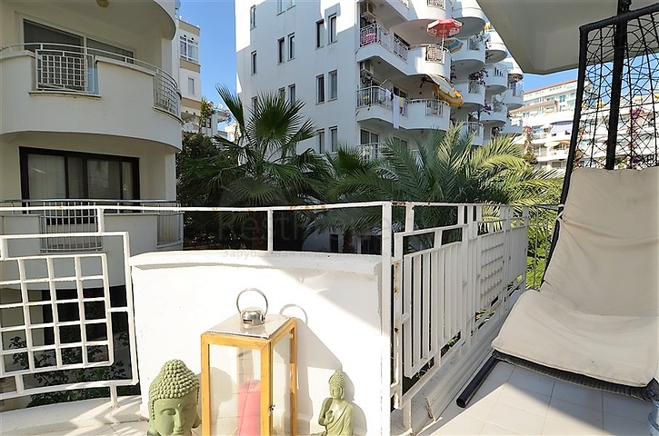 شقة ضمن مجمع سكني في الانيا _ مهموتلار  على بعد خطوات من البحر 