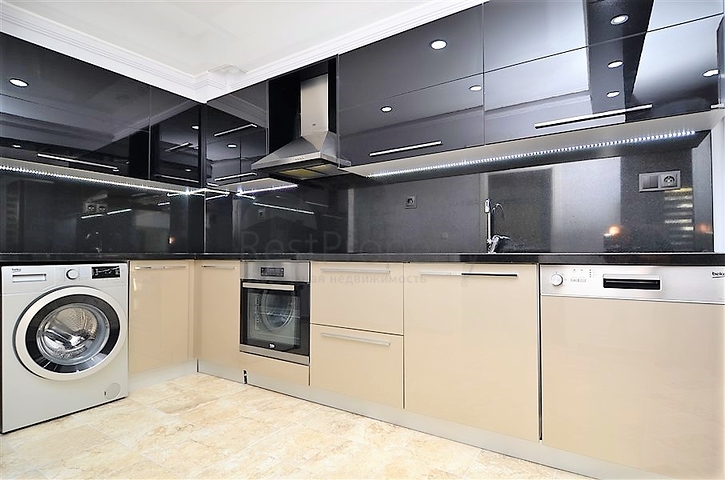 شقة ضمن مجمع سكني في الانيا _ مهموتلار  على بعد خطوات من البحر 