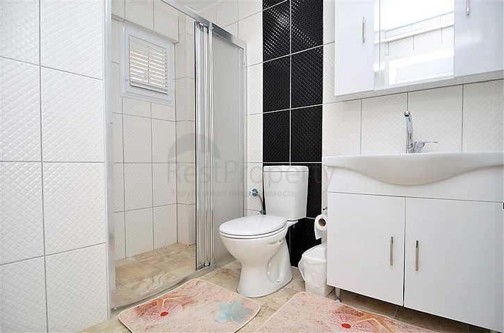 شقة ضمن مجمع سكني في الانيا _ مهموتلار  على بعد خطوات من البحر 