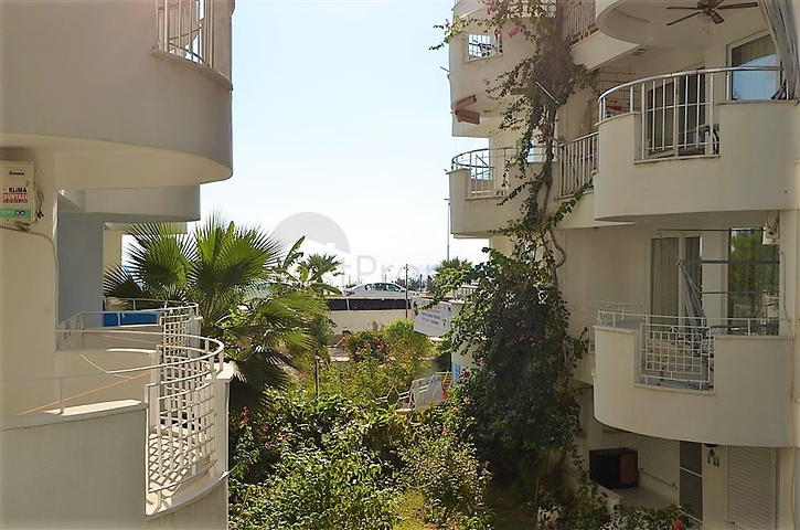 شقة ضمن مجمع سكني في الانيا _ مهموتلار  على بعد خطوات من البحر 