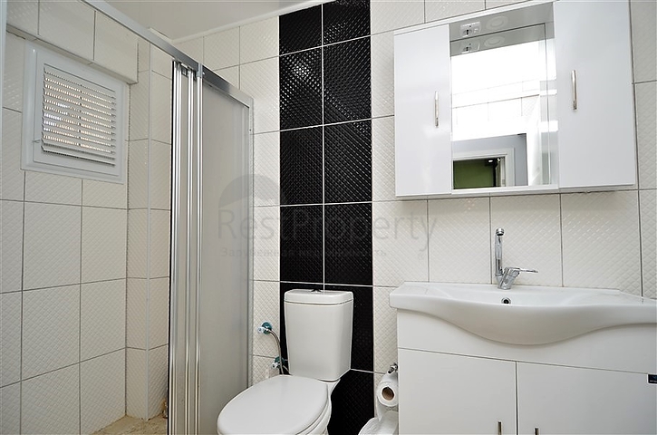 شقة ضمن مجمع سكني في الانيا _ مهموتلار  على بعد خطوات من البحر 